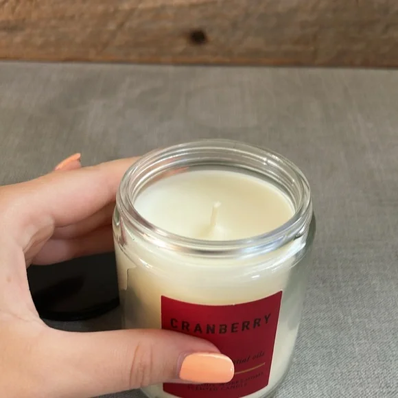Bath & Body Works Cranberry Candle - Picture 2 of 3